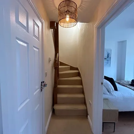 Spacious 5-bedroom Nr Swanpool Beach - Falmouth