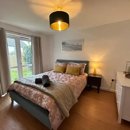 Spacious 5-bedroom Nr Swanpool Beach - Holiday home Falmouth